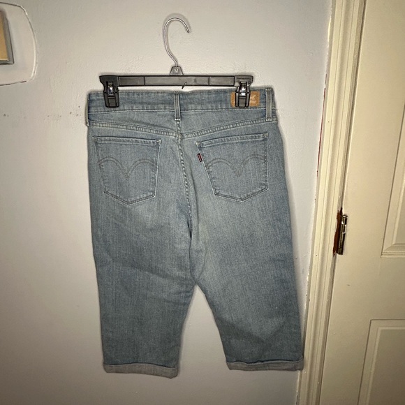 Levi’s Light Wash Denim Capri Croped Size 12 Jeans Excellent Condtion - Picture 2 of 4